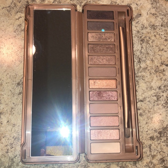 Urban Decay Naked 3 eyeshadow palette - Picture 2 of 7